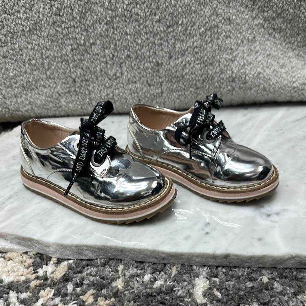 Zara Silver Metallic Lace-Up Shoes Sz. 7C (EU 23)